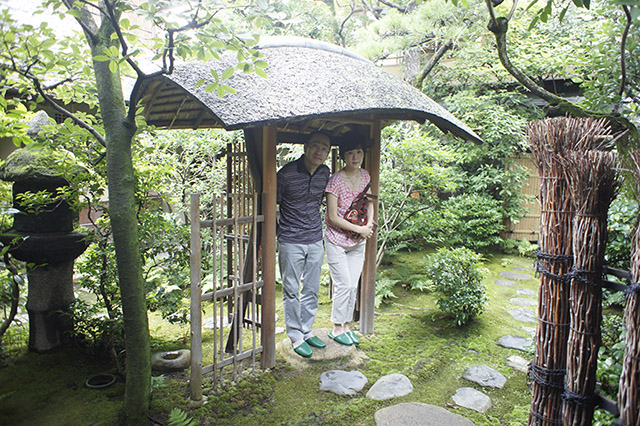 茶室官休庵の中門「編笠門」